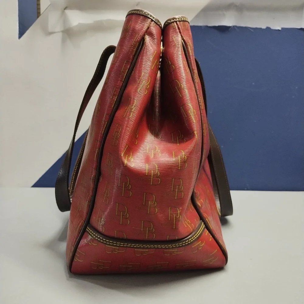 Dooney & Bourke Tote Handbag Womens‎ Multi All Over Logo Print Buckle Closure - Picture 4 of 14
